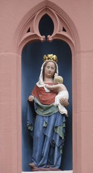 Christian symbol: Madonna (virgin Mary) with child