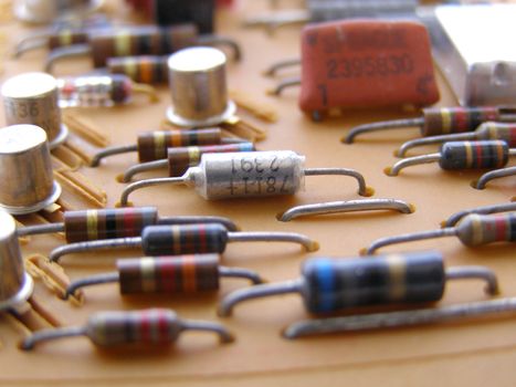 Printed circuit with electronic components