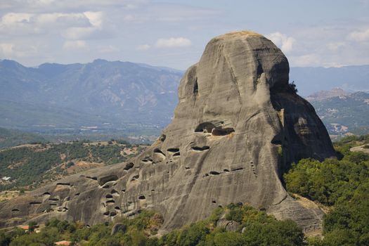 The Met�ora ("suspended rocks", "suspended in the air" or "in the heavens above") is one of the largest and most important complexes of Eastern Orthodox monasteries in Greece.