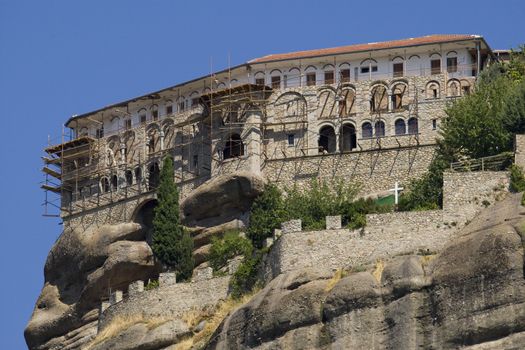 The Met�ora ("suspended rocks", "suspended in the air" or "in the heavens above") is one of the largest and most important complexes of Eastern Orthodox monasteries in Greece.