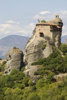 The Met�ora ("suspended rocks", "suspended in the air" or "in the heavens above") is one of the largest and most important complexes of Eastern Orthodox monasteries in Greece.