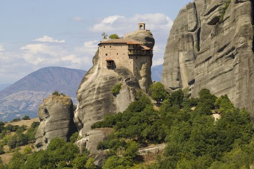 The Met�ora ("suspended rocks", "suspended in the air" or "in the heavens above") is one of the largest and most important complexes of Eastern Orthodox monasteries in Greece.