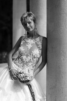 The beautiful bride with a bouquet from roses