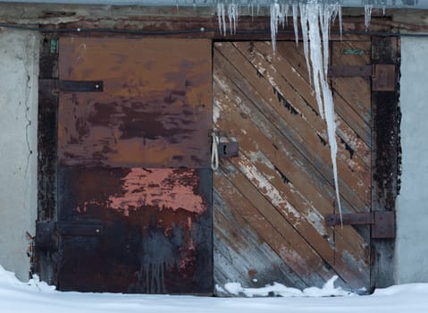 Icicle hinging before old ninth winch, winter