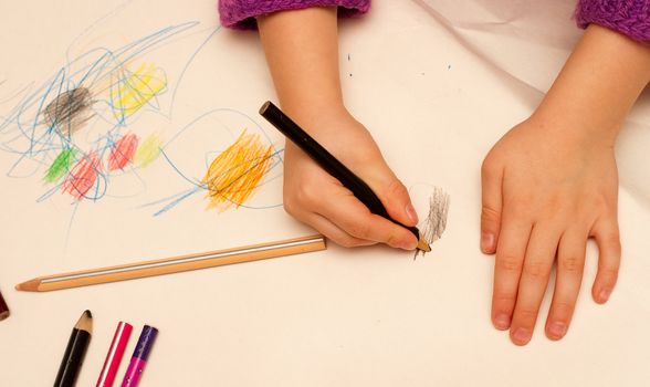 Hand girl who draws