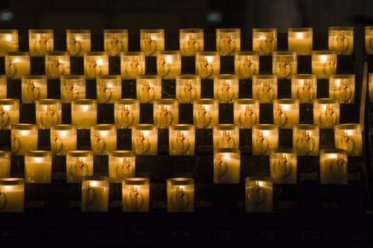 Candles in Notre Dame de Paris, �le de la Cit�, Paris, France