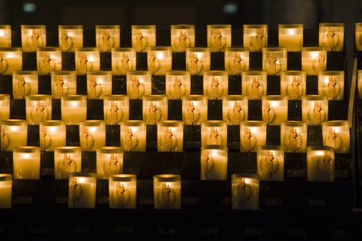 Candles in Notre Dame de Paris, �le de la Cit�, Paris, France