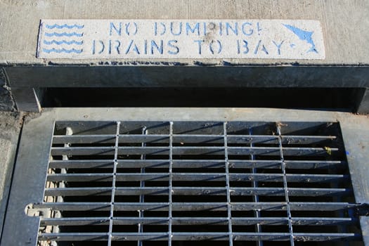 No dumping drains to bay sign close up.
