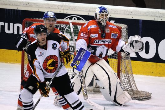 ZELL AM SEE; AUSTRIA - SEPTEMBER 4: Red Bull Salute Tournament Semifinal. Traffic in front of Berlin Goaltender Rob Zepp. Game between SC Bern and Eisbaeren Berlin (Result 1-5) on September 4, 2010.