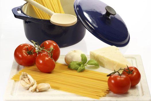 Spaghetti with ingredients of tomato sauce