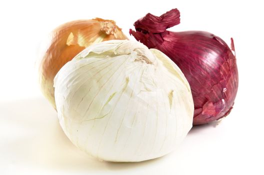 red, white, and yellow onions