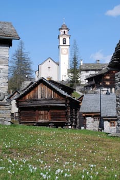 Bosco Gurin retains the charm of one of the most charming mountain villages of Switzerland. The picturesque town, founded in 1253 by settlers Walser actually looks beautiful and intact with its distinctive stone and wooden houses and the church, springtime