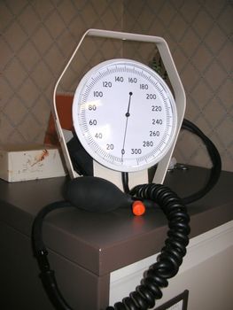 instrument used to measre your blood pressure