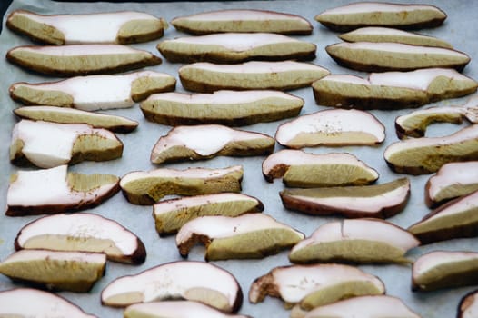 Drying sliced mushrooms, boletus edulis