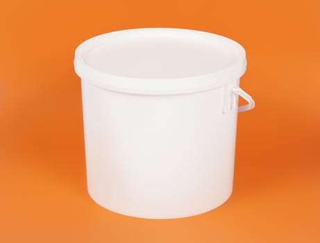 An image of a nice white bucket