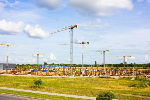 construction of the stadium, cranes
