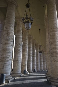 columns surrounding the famous Piazza San Pietro