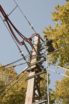 Electrical connection system with many cables on a picket