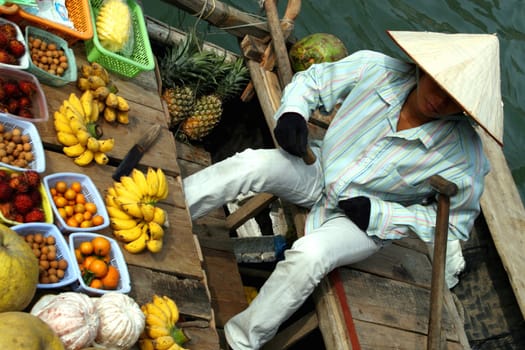 floating market in vietnam