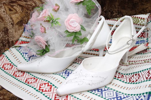 Bride's shoes & bouquet