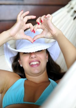 Woman doing an heart with her hands
