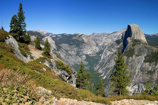 The Yosemite National Park is one of the big attraction and tourist destinations in California. It is magnificent with its mountains and waterfalls.