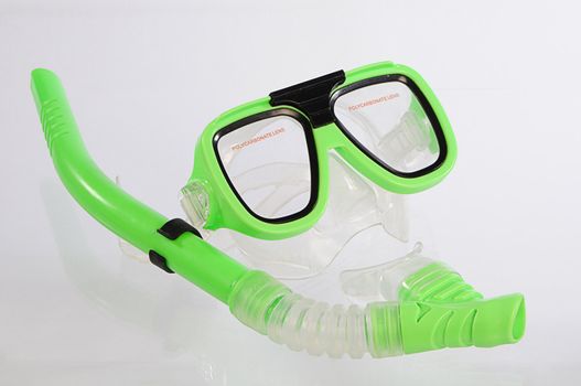 swimming mask with polycarbonate lens