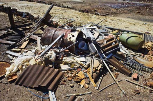 Pile of debris neglectfully abandoned in a field
