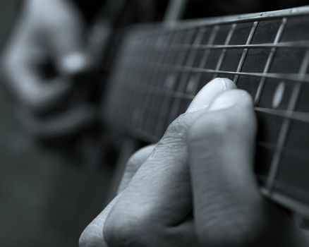 Closeup of the fingers of a guitar player