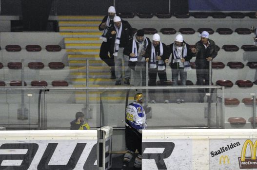 ZELL AM SEE, AUSTRIA - OCT 1: Austrian Icehockey Classic Tournament. Fans challenging Guentner (Graz) in the penalty box. Game Grazer Oldies vs. West coast stars (Result 2-2).