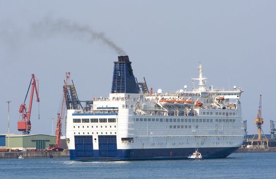 a ship leaving the port of santurce