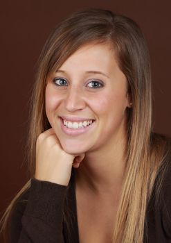 young caucasian woman, brown background