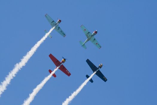 Patrol of airplanes that they accomplish stunt flyings