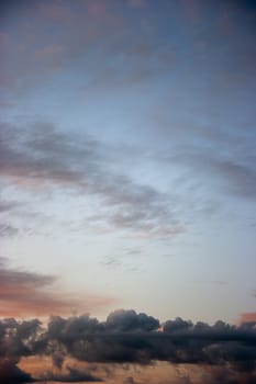 Photo of clouds in the sky during a decline