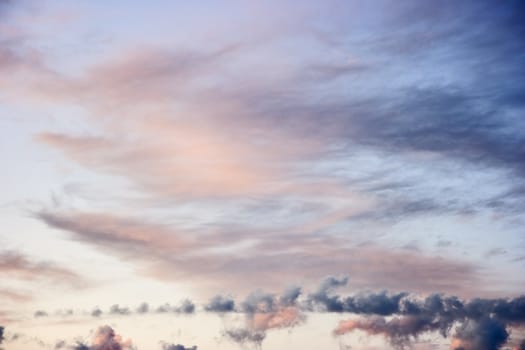 Photo of clouds in the sky during a decline