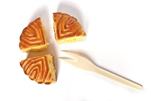 Cut three-quarters moon cake