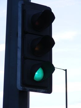 A street photograph of a traffic light on 'go'