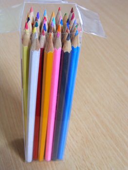 A photograph of a set of coloured pencil crayons.