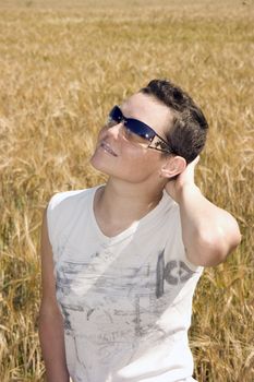 Photo of the girl in sunglasses with a camomile