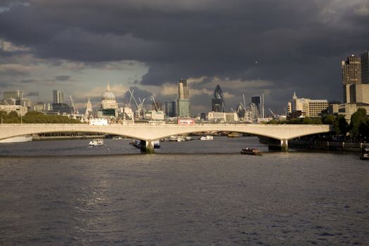 View across Thames River with St.Paul and City at the background

