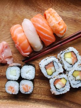 Sushi plates "Uramaki, Hossomaki, Nigiri, Ginger" and wooden chopsticks