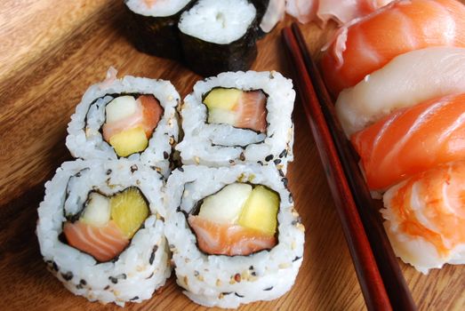 Sushi plates "Uramaki, Hossomaki, Nigiri, Ginger" and wooden chopsticks