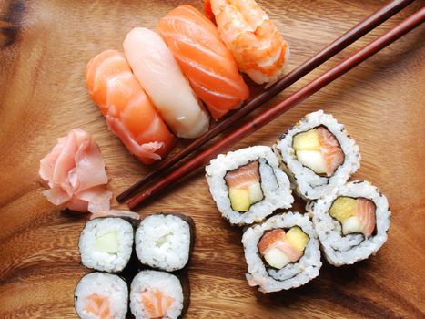 Sushi plates "Uramaki, Hossomaki, Nigiri, Ginger" and wooden chopsticks