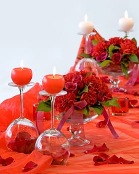 Wedding table decorated whit bouquets and candles