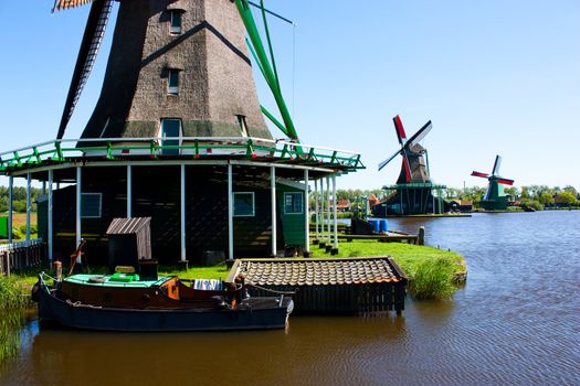Mills in Holland, traditional and direct landmark of the country