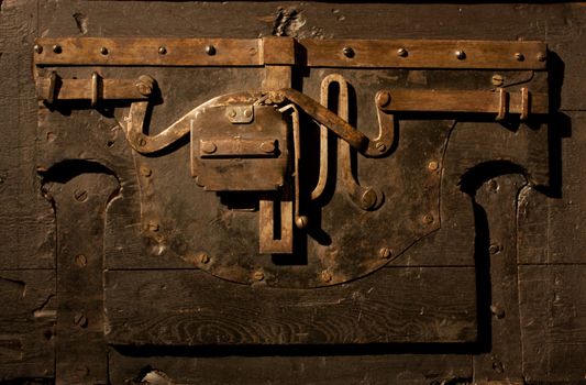 A mechanism 200 years old, Italian safe box