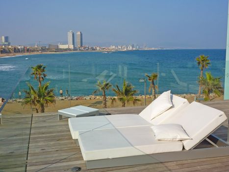 Beautiful Barcellona Spa with white design, with swimming pool and close to the beach