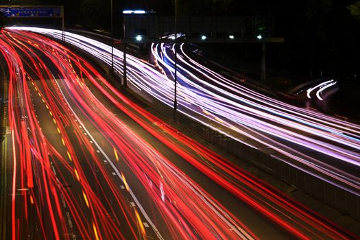 Night highway (Cars in a rush moving fast on a highway (speedway) .
