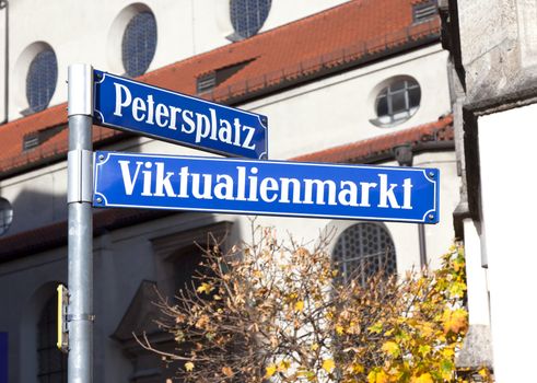 An image of a street sign in Munich at the famous Viktualienmarkt and Petersplatz