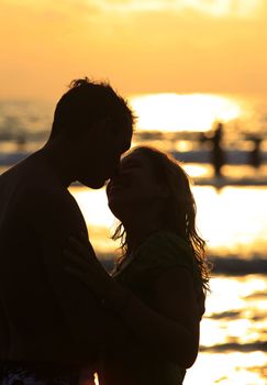 Silhouette to the in love pair on a sunset